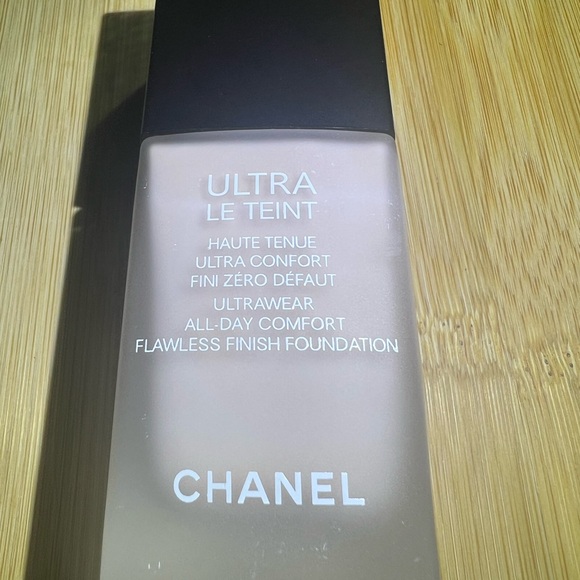 Chanel Ultra Le Teint Ultrawear All Day Comfort Flawless Finish Foundation -BD11 - Picture 9 of 10